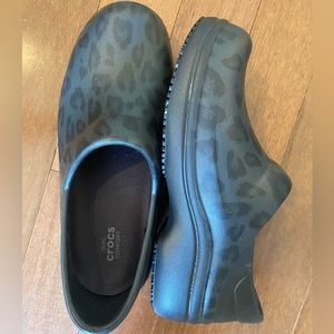 Croc brand dansko-like shoes